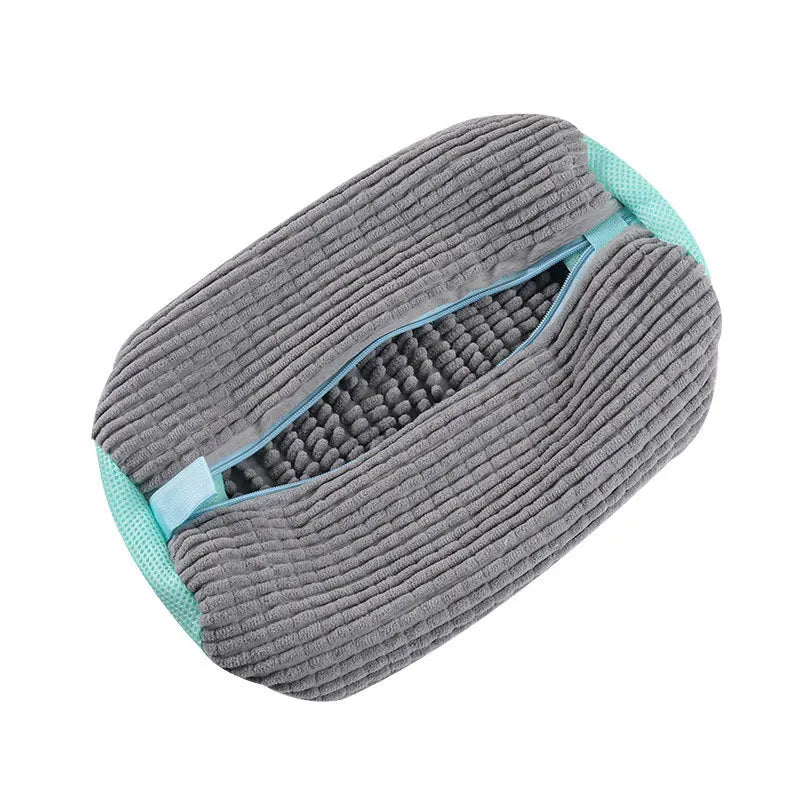 Clenz padded shoe wash bag included in the complete shoe care kit
